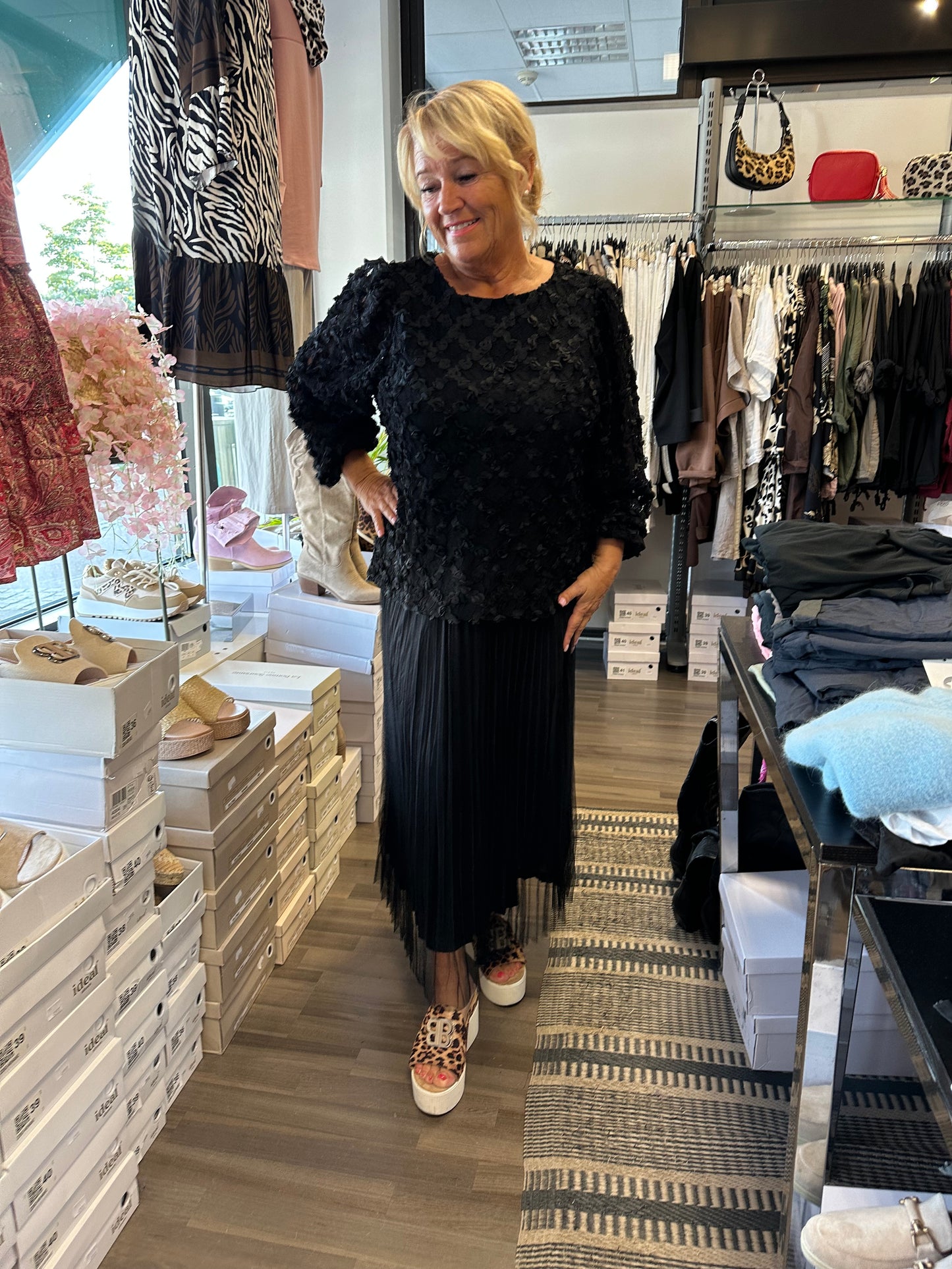 Tyllihame Clemence musta