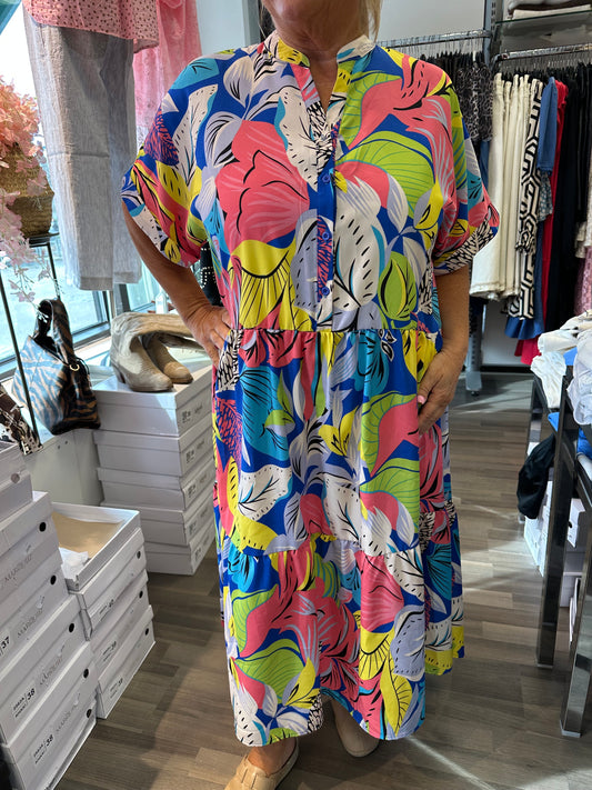 Plussize värikäs mekko sininen