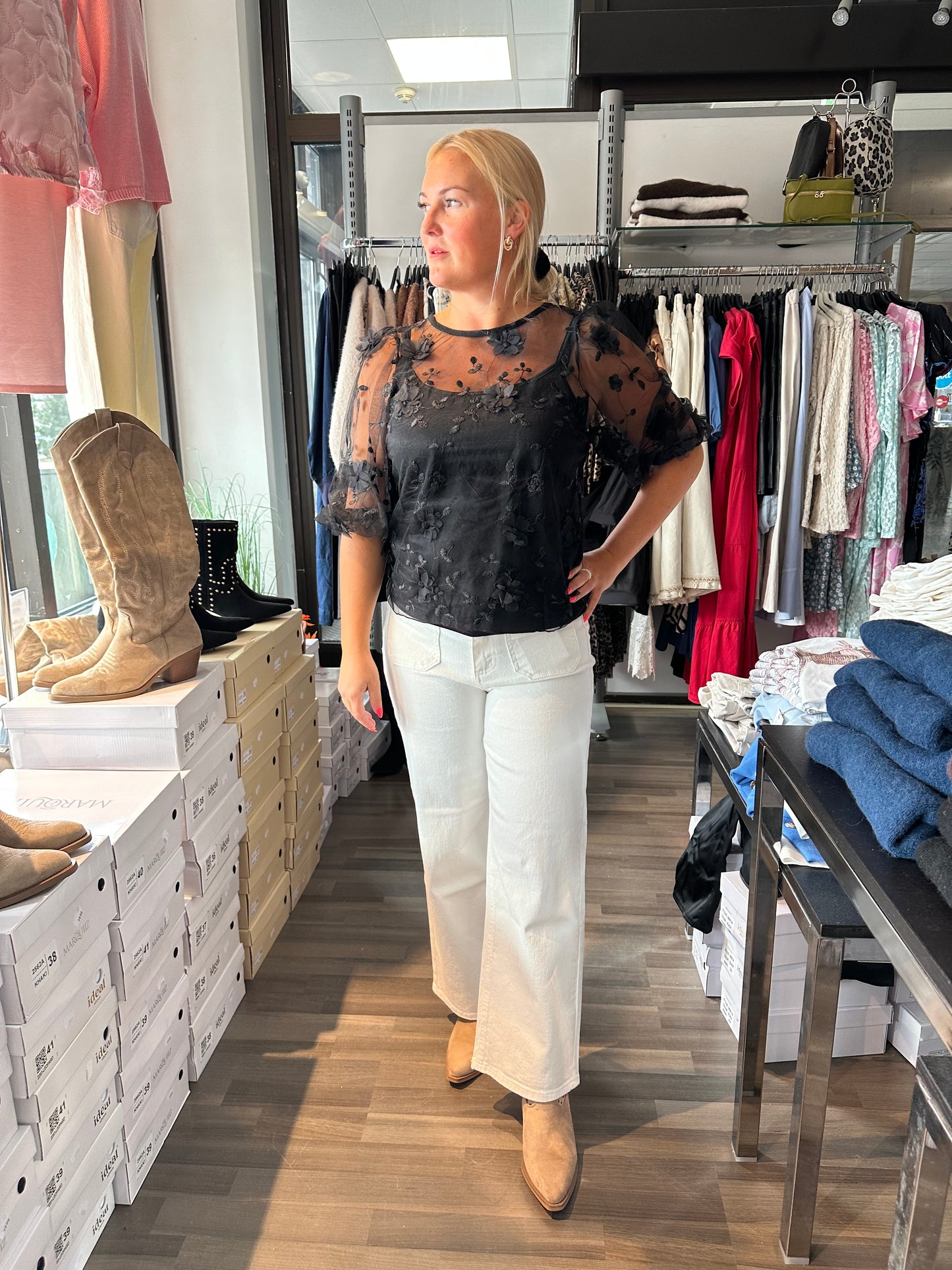 Florence pusero musta