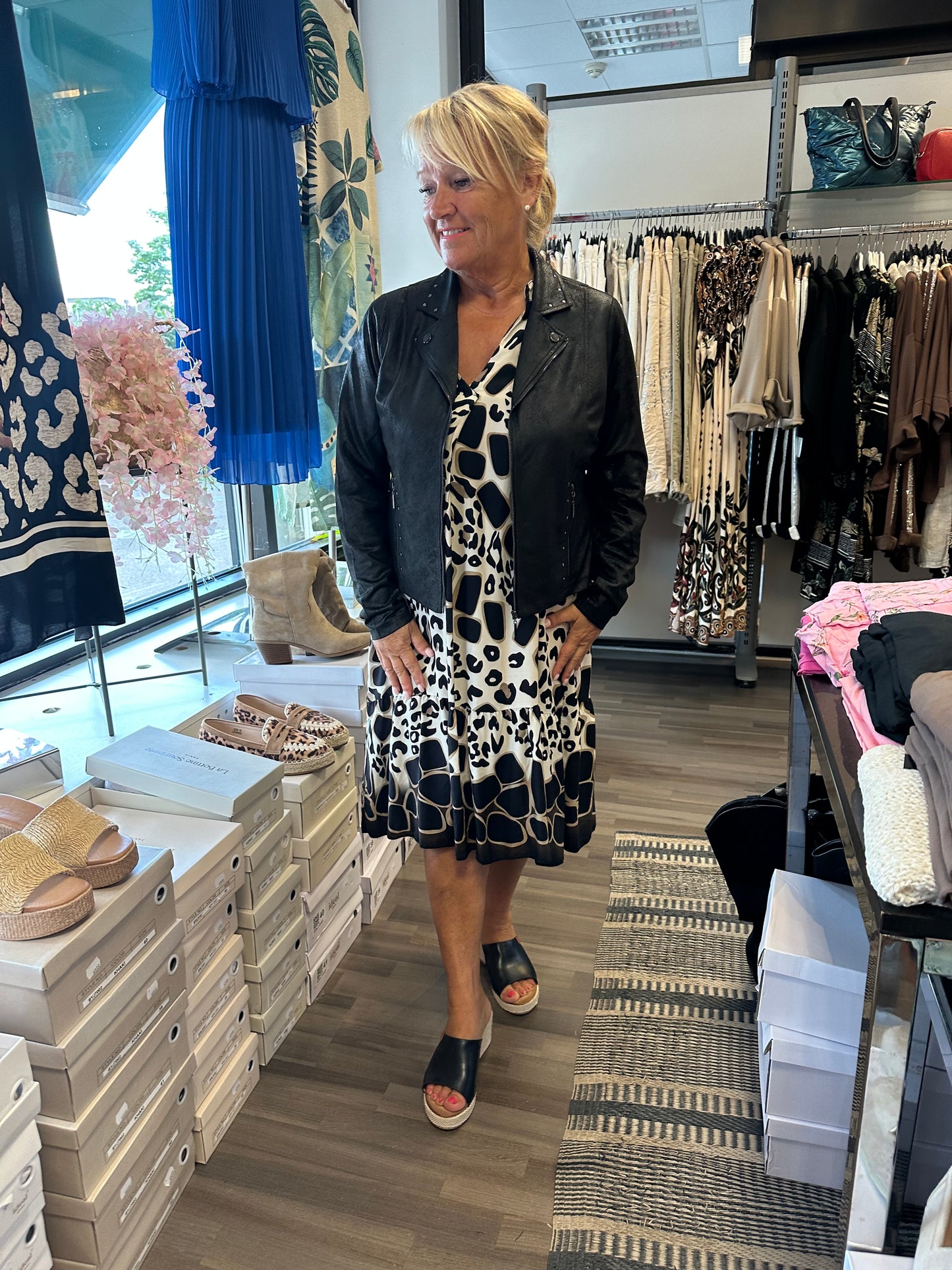 Keinonahkainen jakku musta