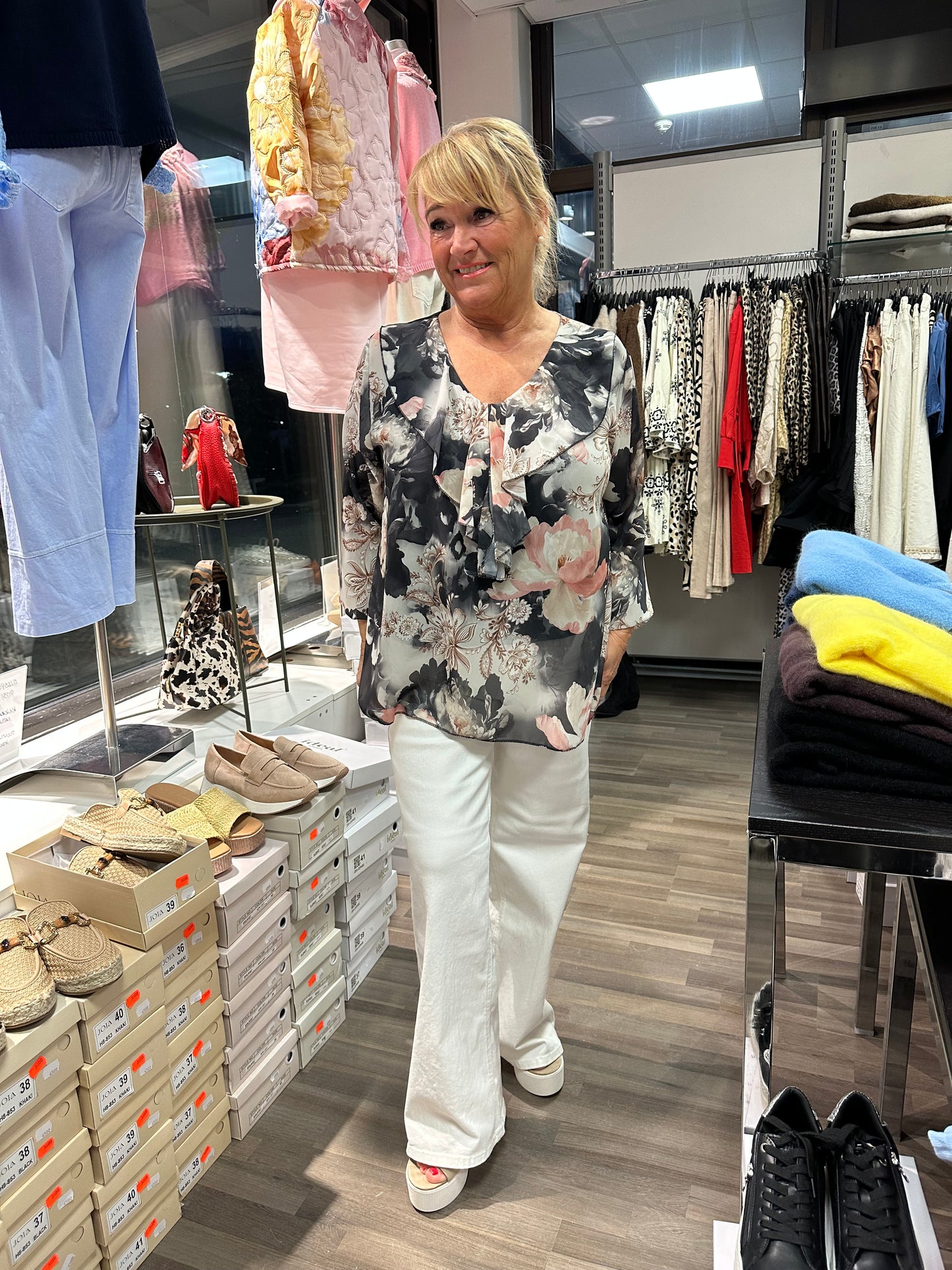 Reilumpi sifonkikukkapusero (4 väriä)