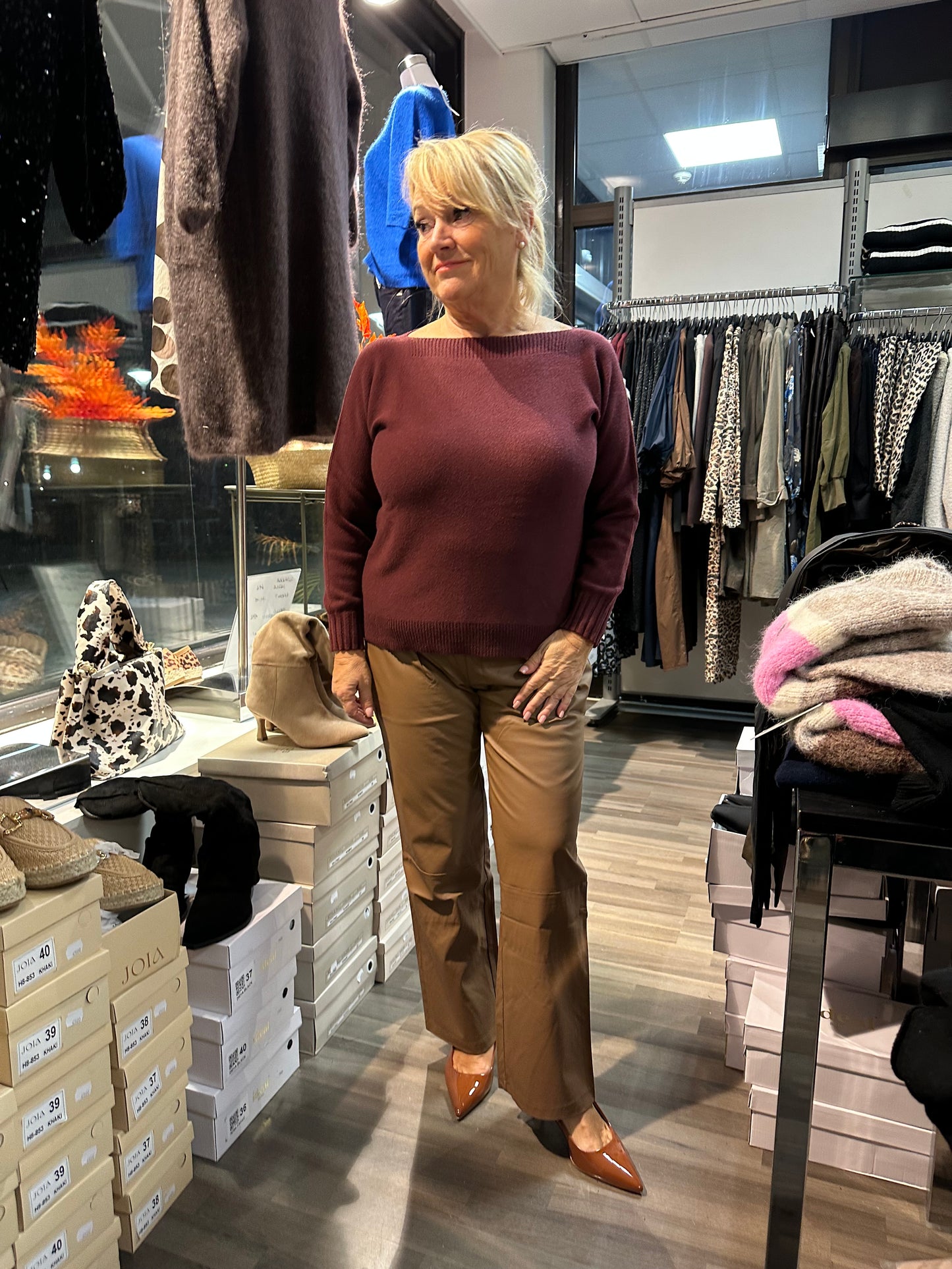 Neulepusero venepääntiellä viininpunainen