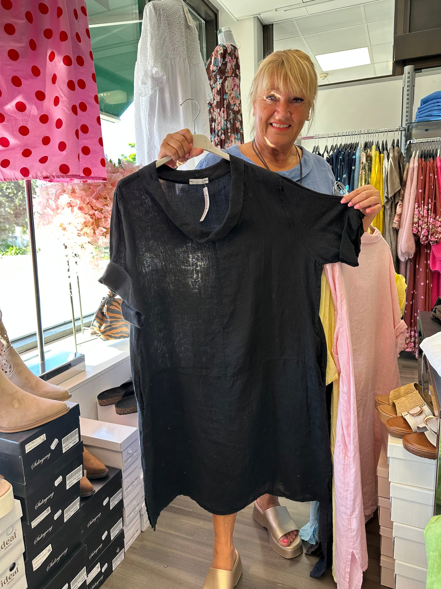 Polvipituinen pellavamekko kauluksella (7 väriä)