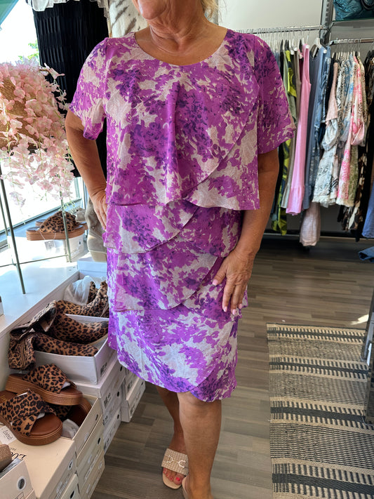 Lyhyt sifonkimekko liila