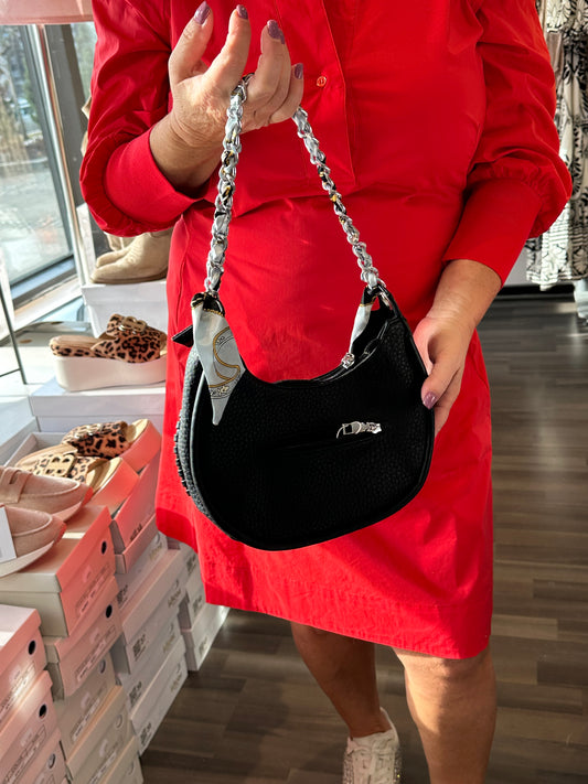 Pikkulaukku ketjuhihnalla musta