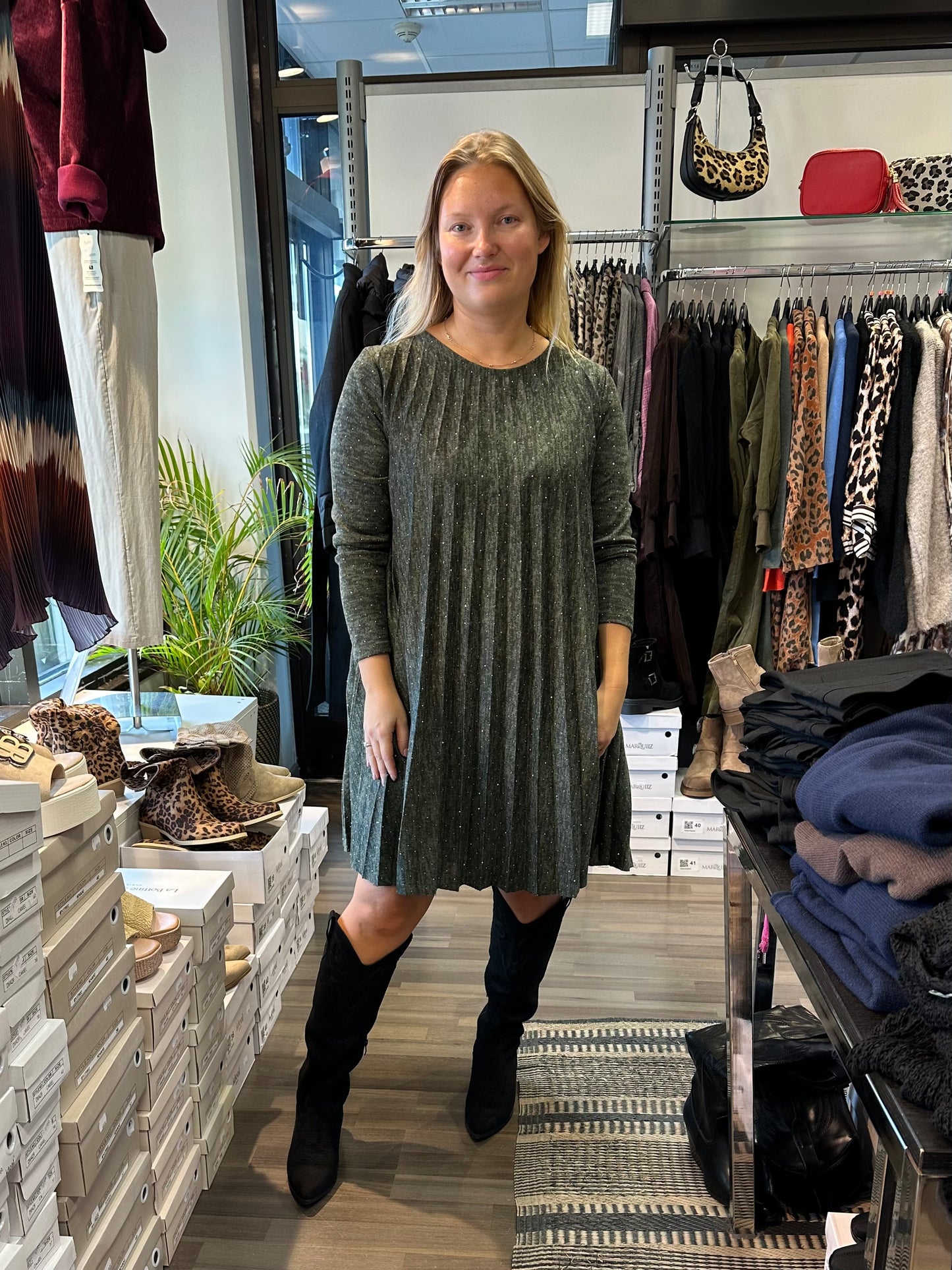 Bling pliseerattu neulemekko khaki