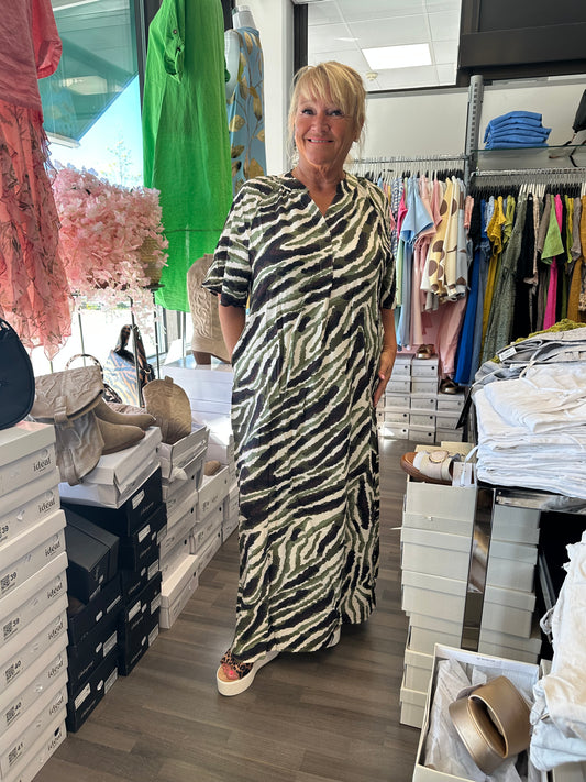 Reilummankoon kuviollinen pitkä mekko
