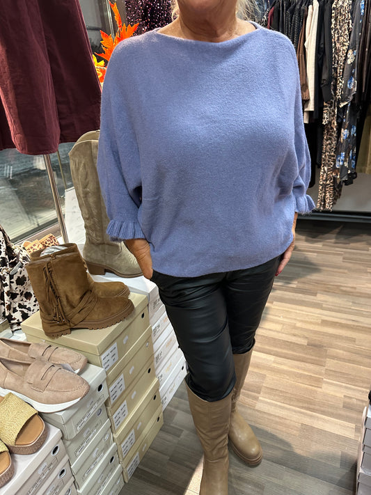 Neule frillahihoilla laventeli