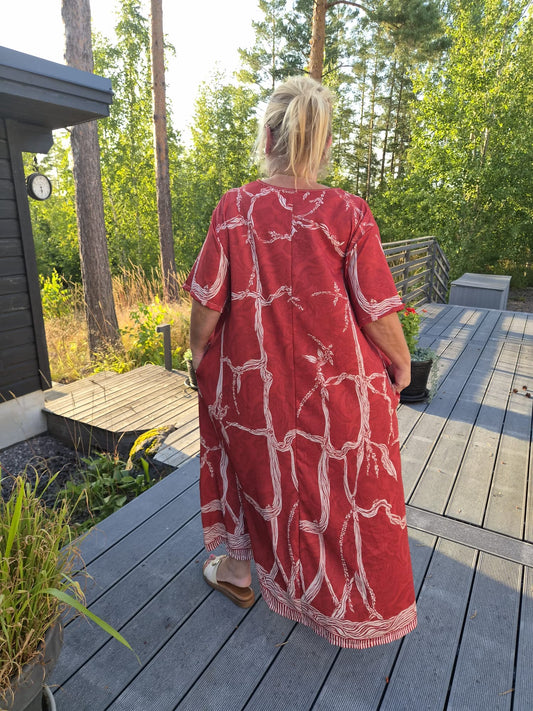 Plussize kuviollinen mekko (4 väriä)