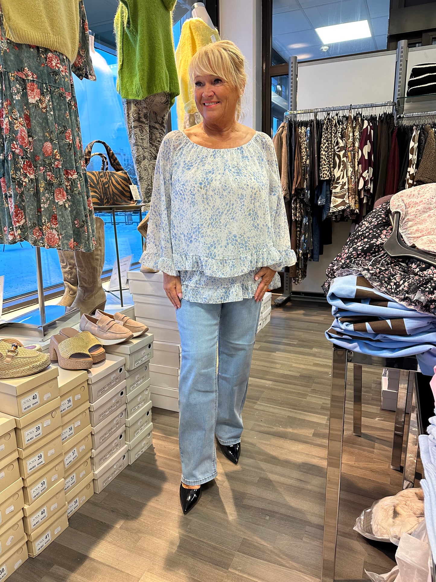 Suoralahkeiset farkut vaalea pesu