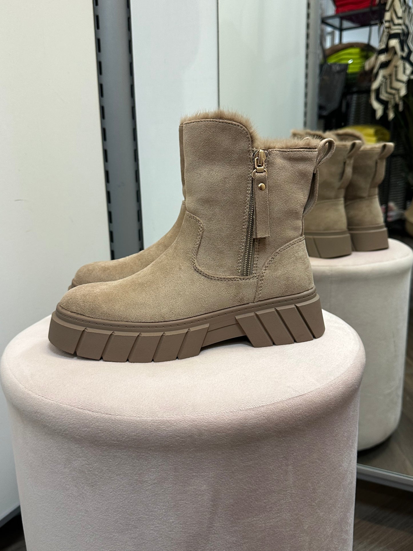 Keinomokkaiset nilkkurit