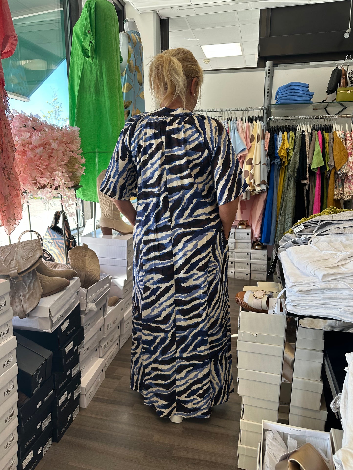 Reilummankoon kuviollinen pitkä mekko