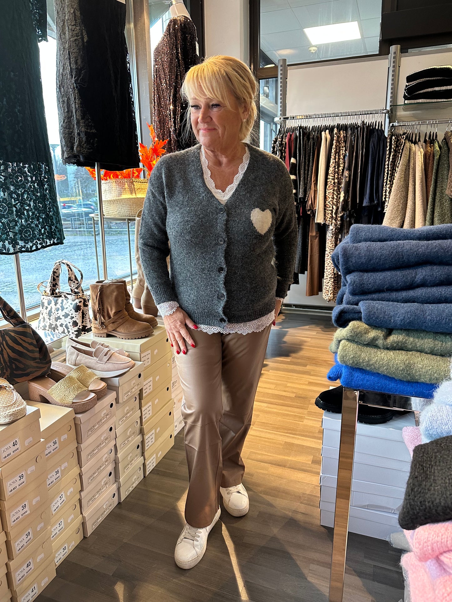 Neuletakki Heart tummanharmaa