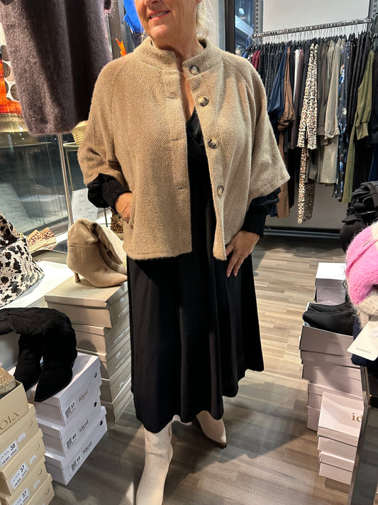 Viittatyylinen jakku camello