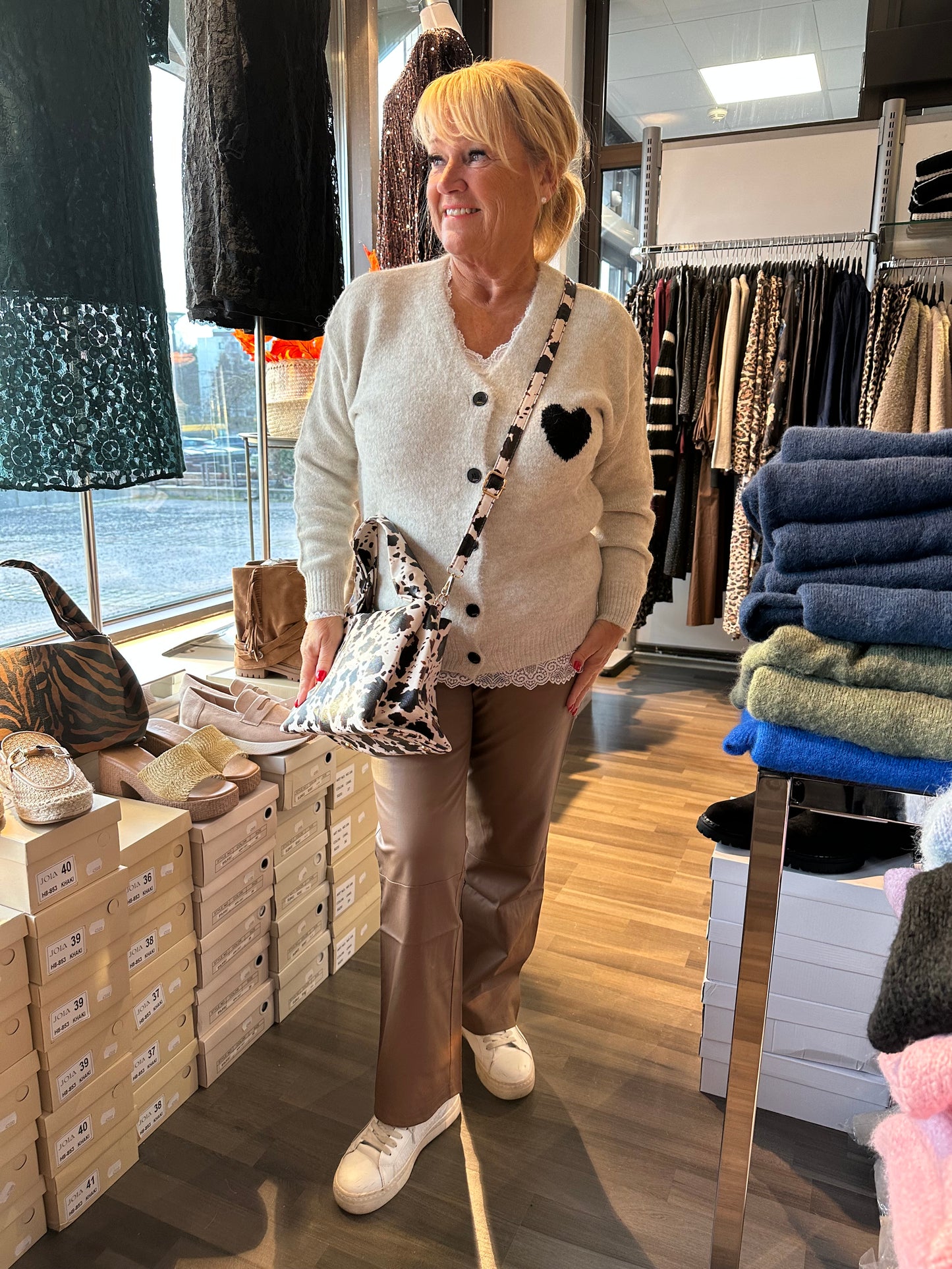 Neuletakki Heart luonnonvalkoinen