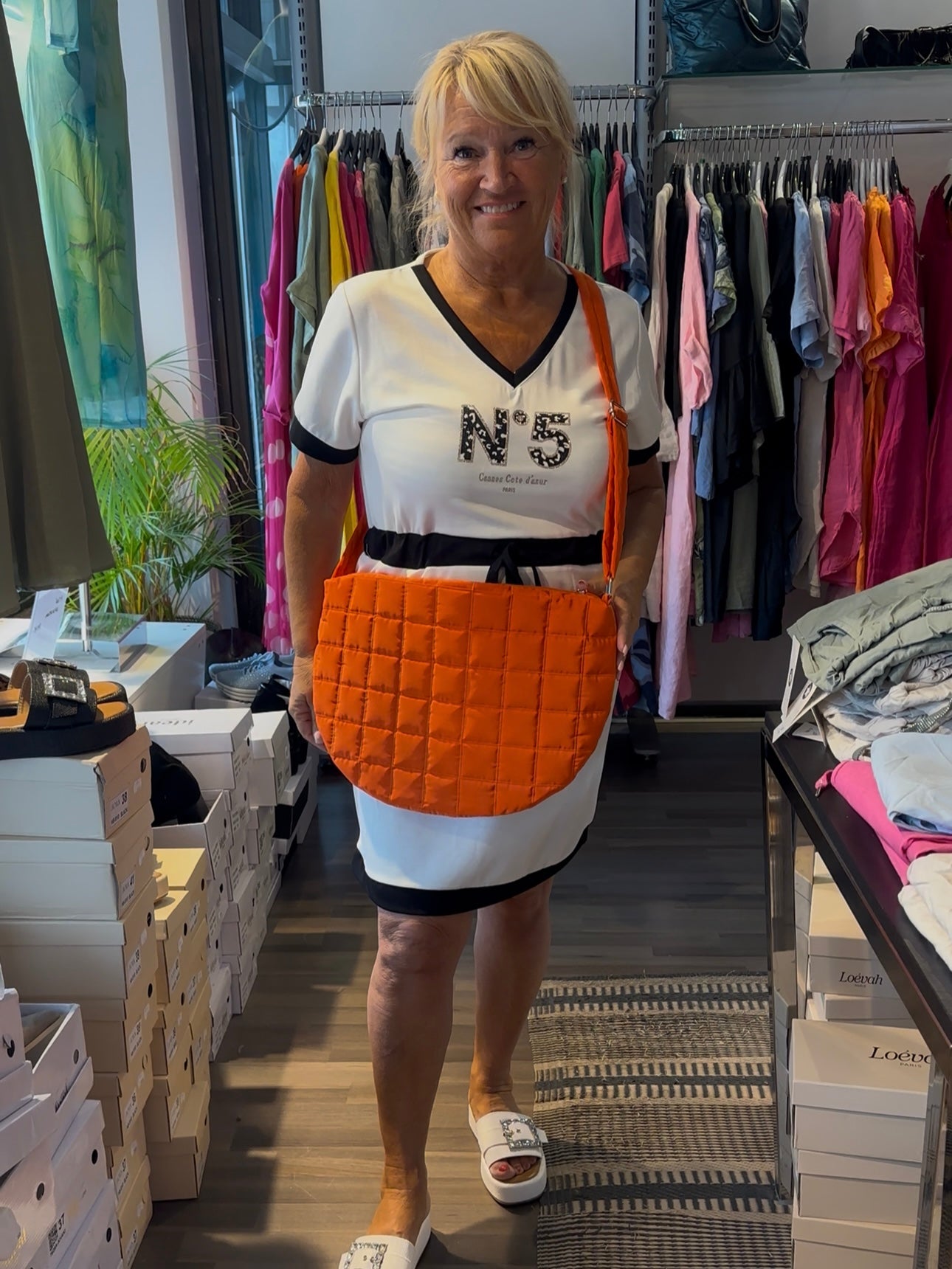 Midikokoinen tikkilaukku oranssi