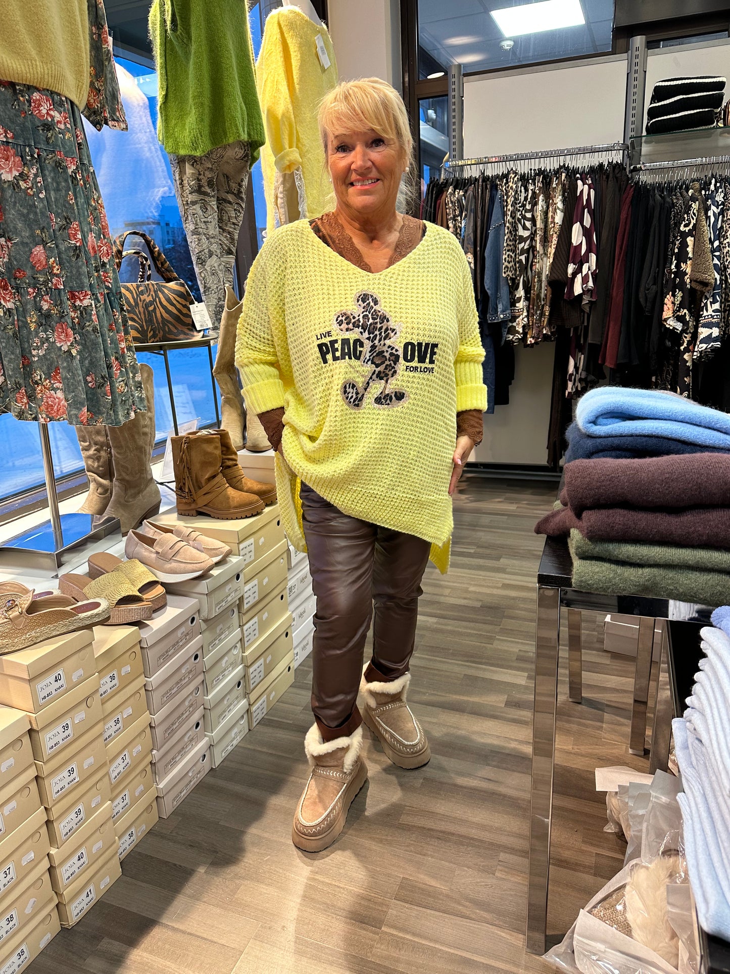 Mikki oversize-neule keltainen