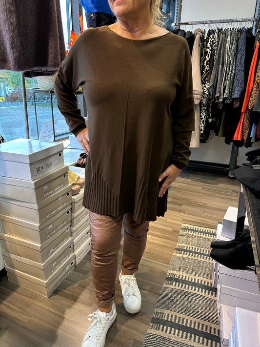 Plussize neuletunika ruskea