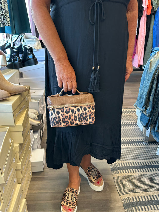 Pikkulaukku ruskea leo