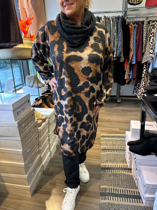 Plussize neuletunika/mekko leo