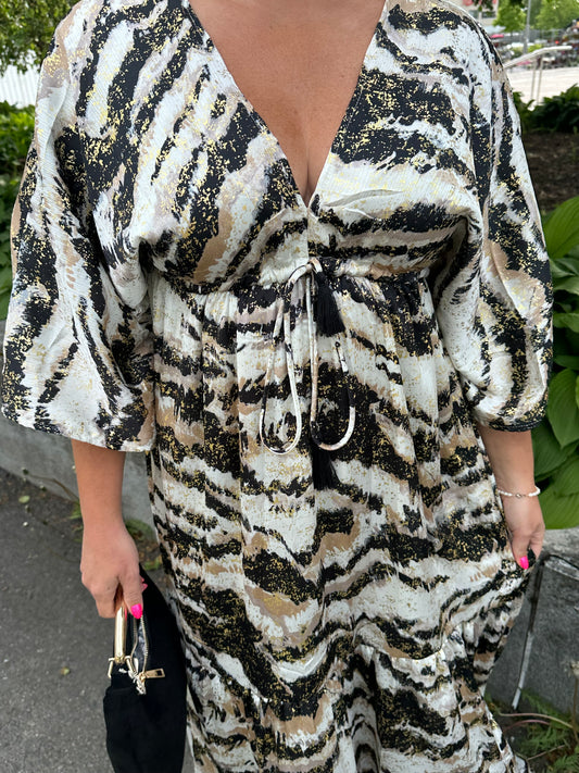 Maksimekko Silvia musta