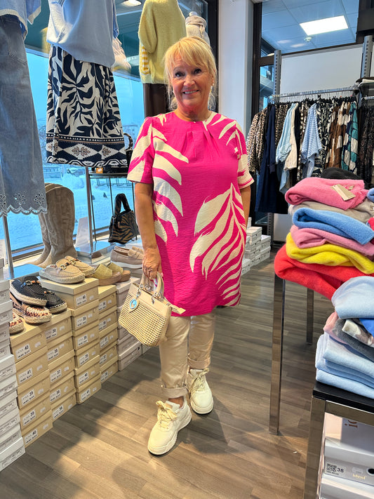 Punottu pikkulaukku beessi