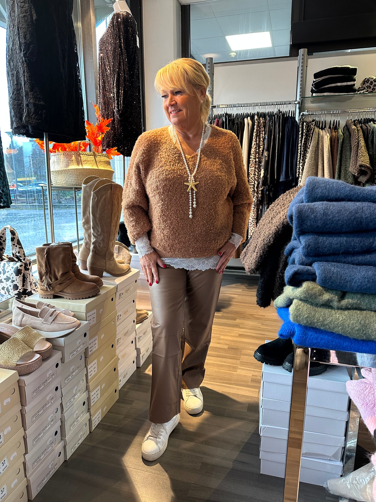 Bouclee neule kameli