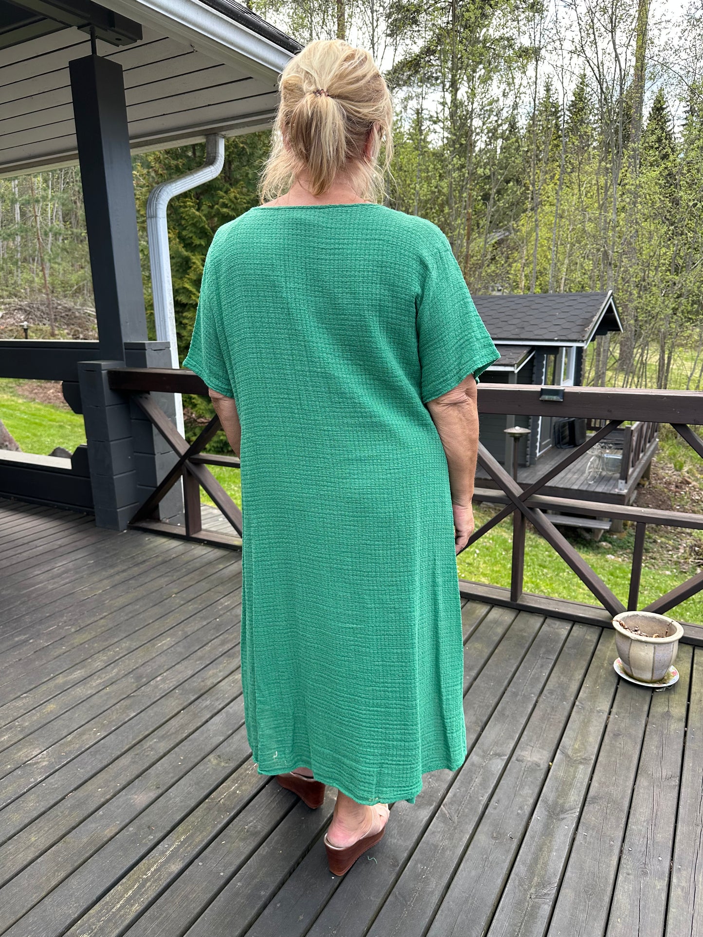 Pellavamekko halkiolla tummanvihreä