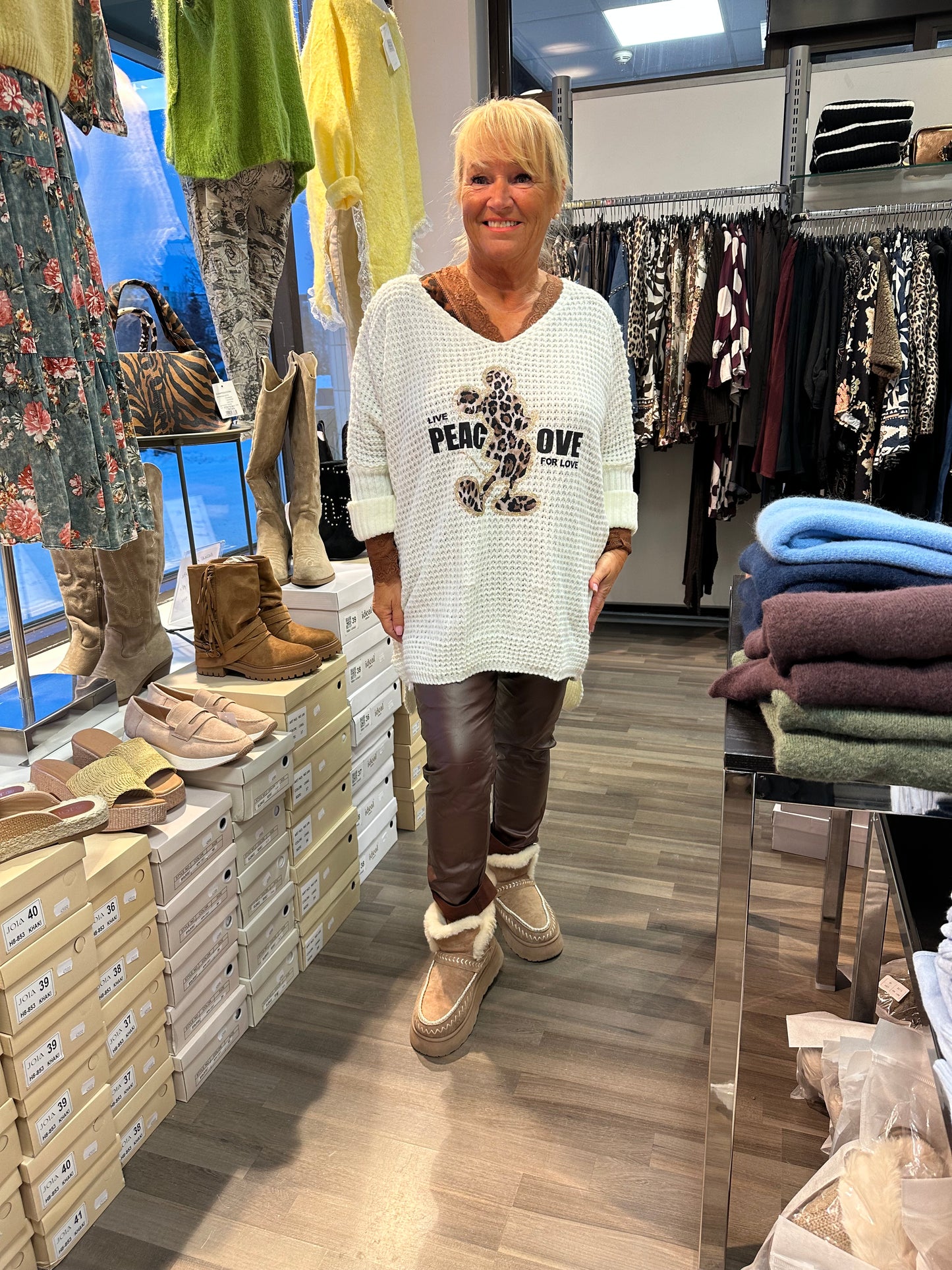 Mikki oversize-neule valkoinen