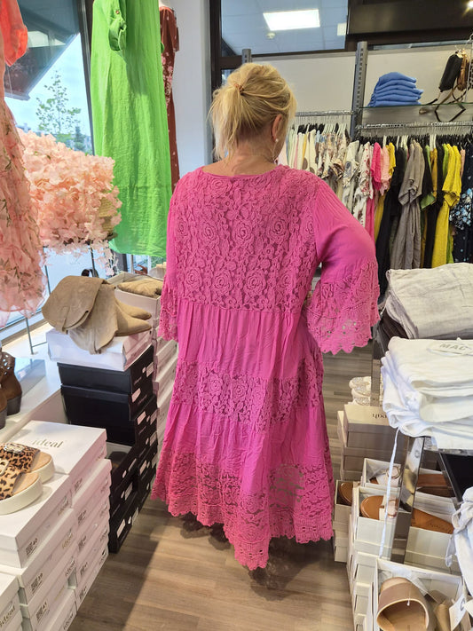 Plussize pitkä pitsimekko (5 väriä)