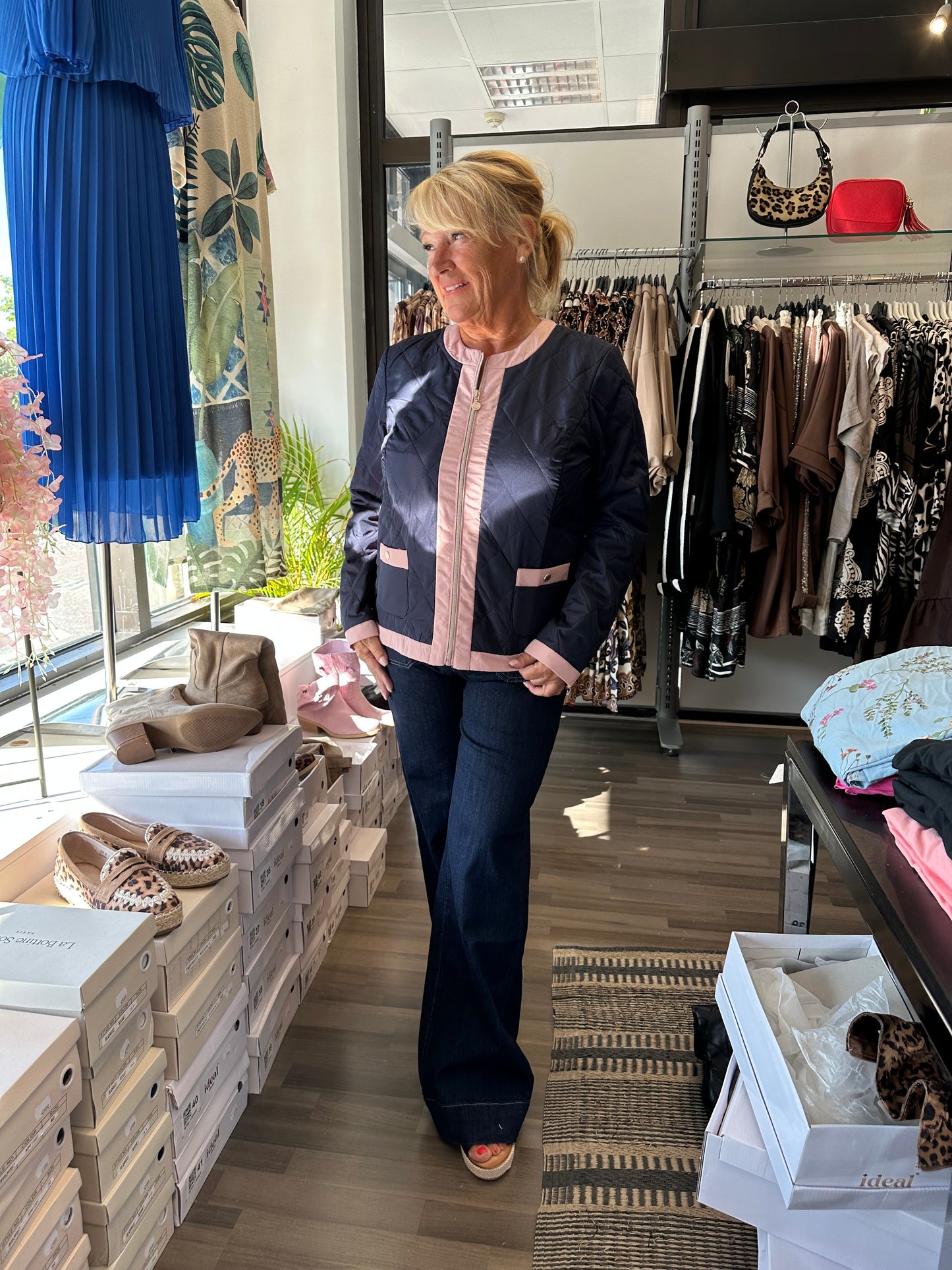 Leveälahkeiset farkut