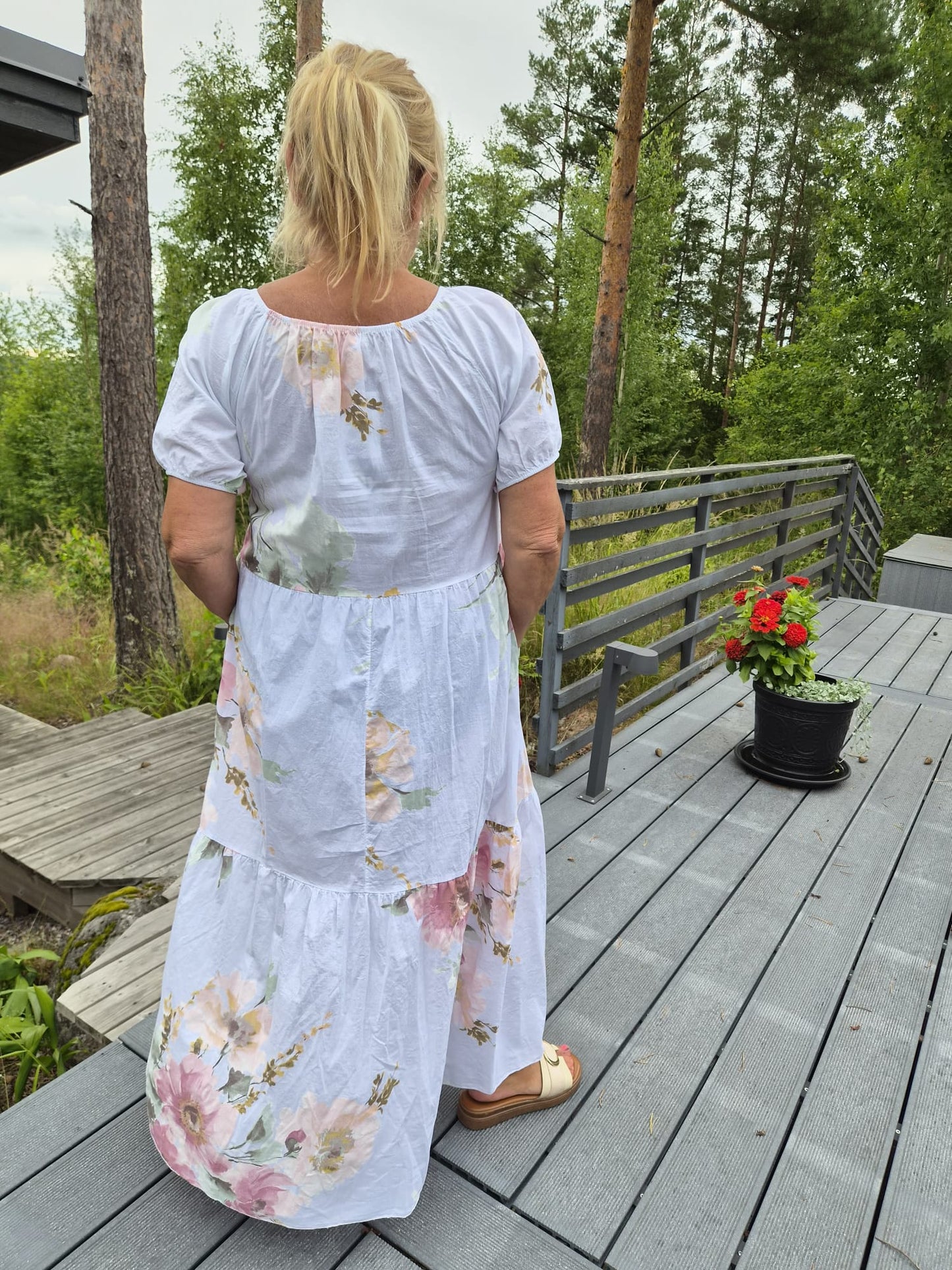 Kukallinen puuvillamekko (3 väriä)