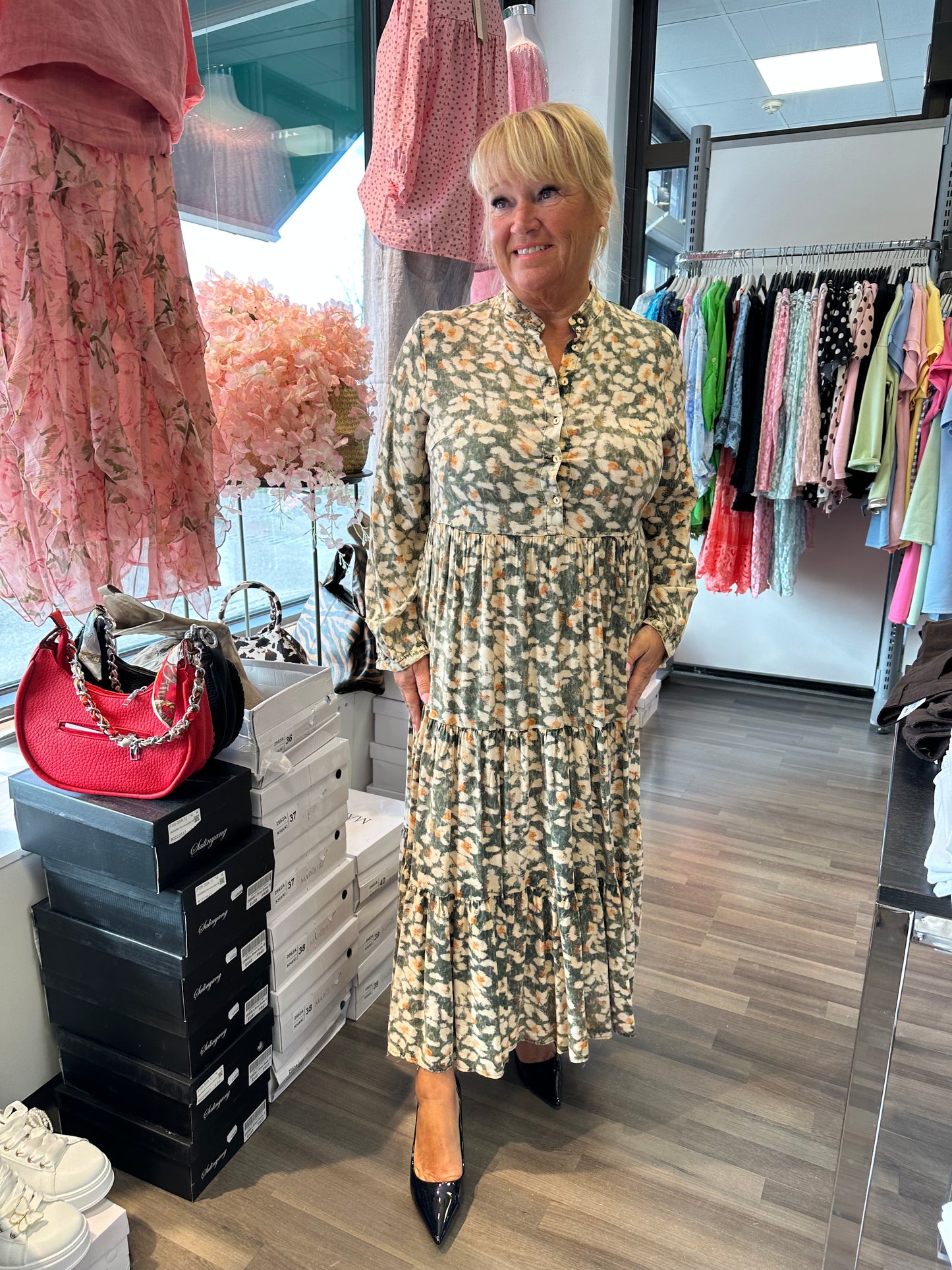 Pitkä kukkamekko "keltakukka"