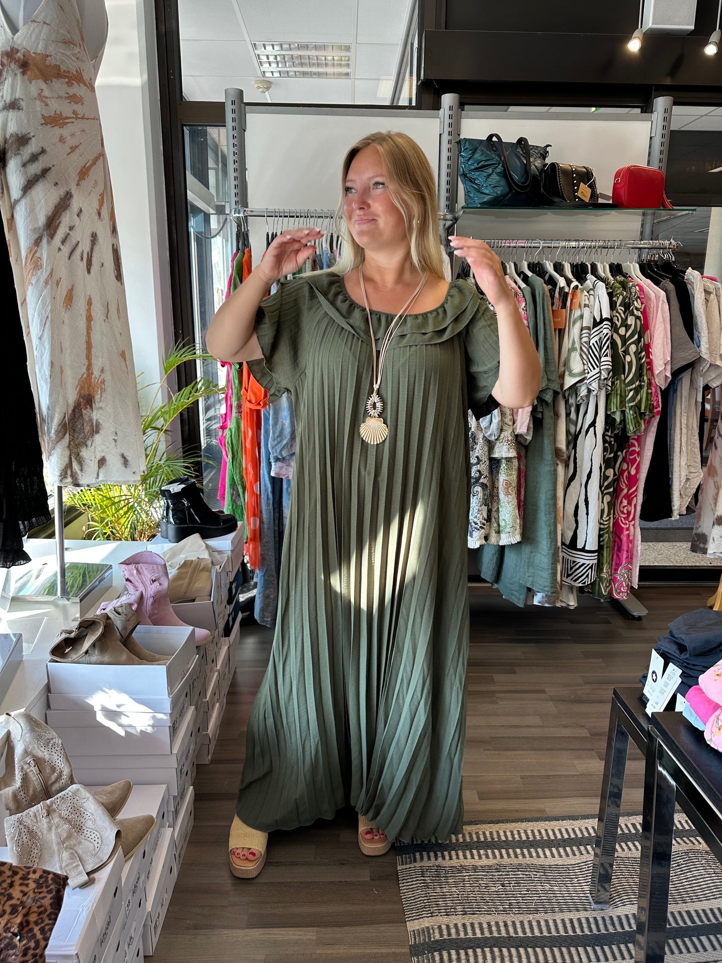 Plussize pliseerattu mekko vihreä