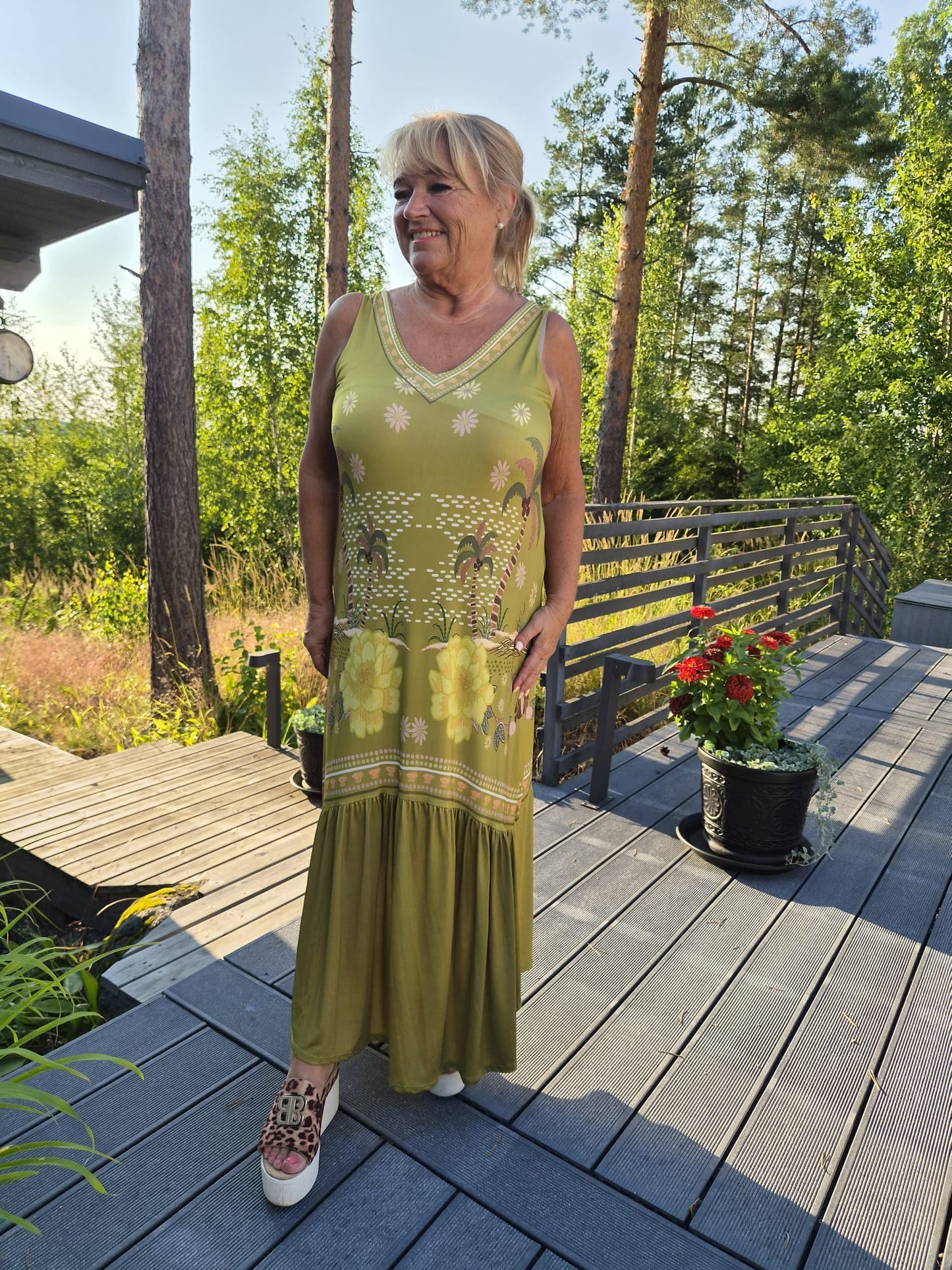Kuviollinen pitkä mekko vihreä
