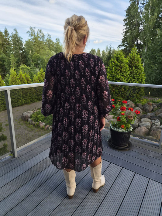Pliseerattu mekko Kandriina