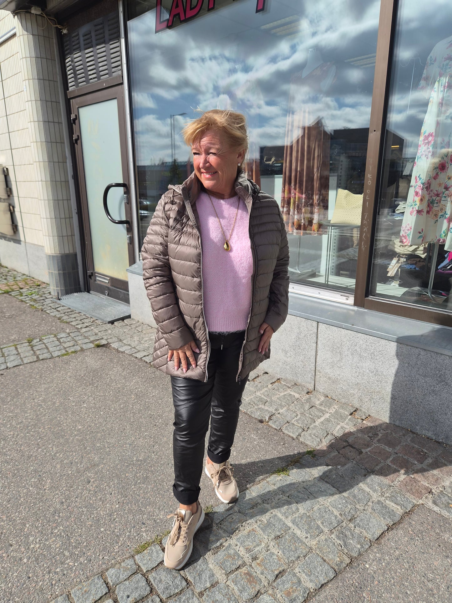 Kevyt untuvatakki old rose ja taupe