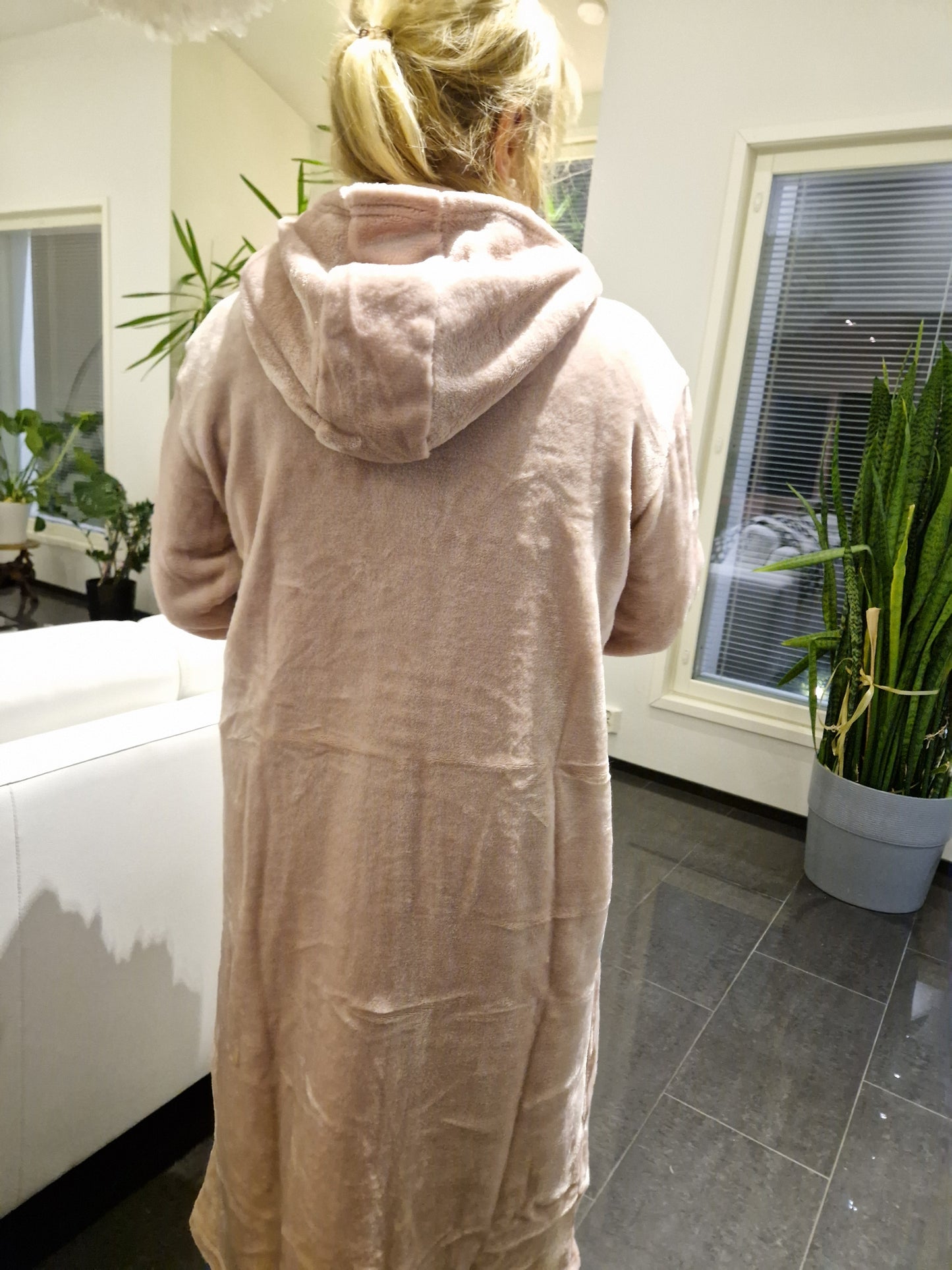 Suloisen pehmeä aamutakki old rose