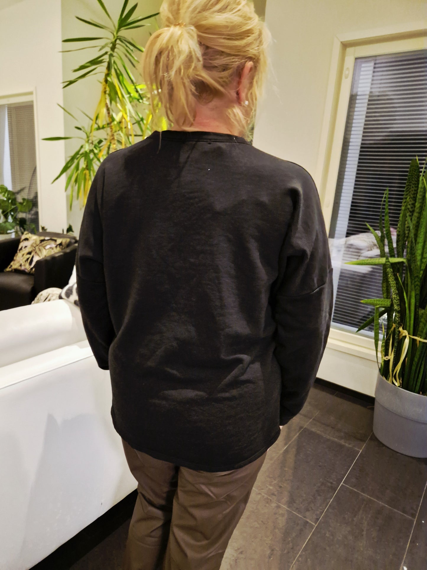 College pusero musta