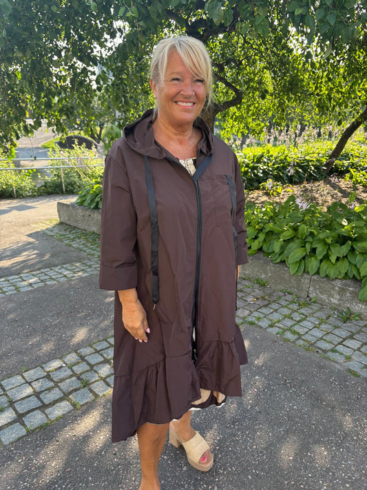 Frillahelma takki tumma ruskea