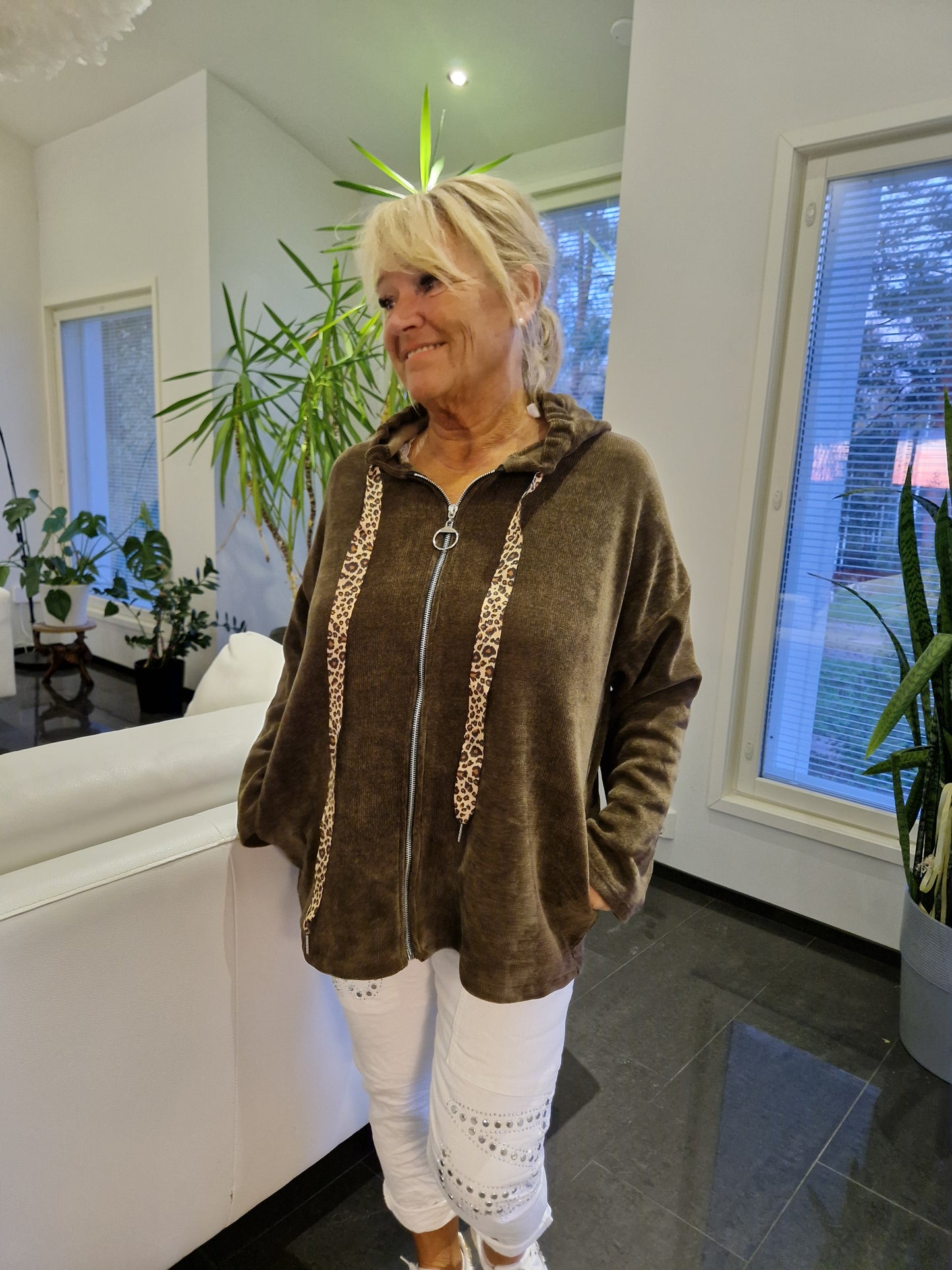 Plussize huppari tumma ruskea