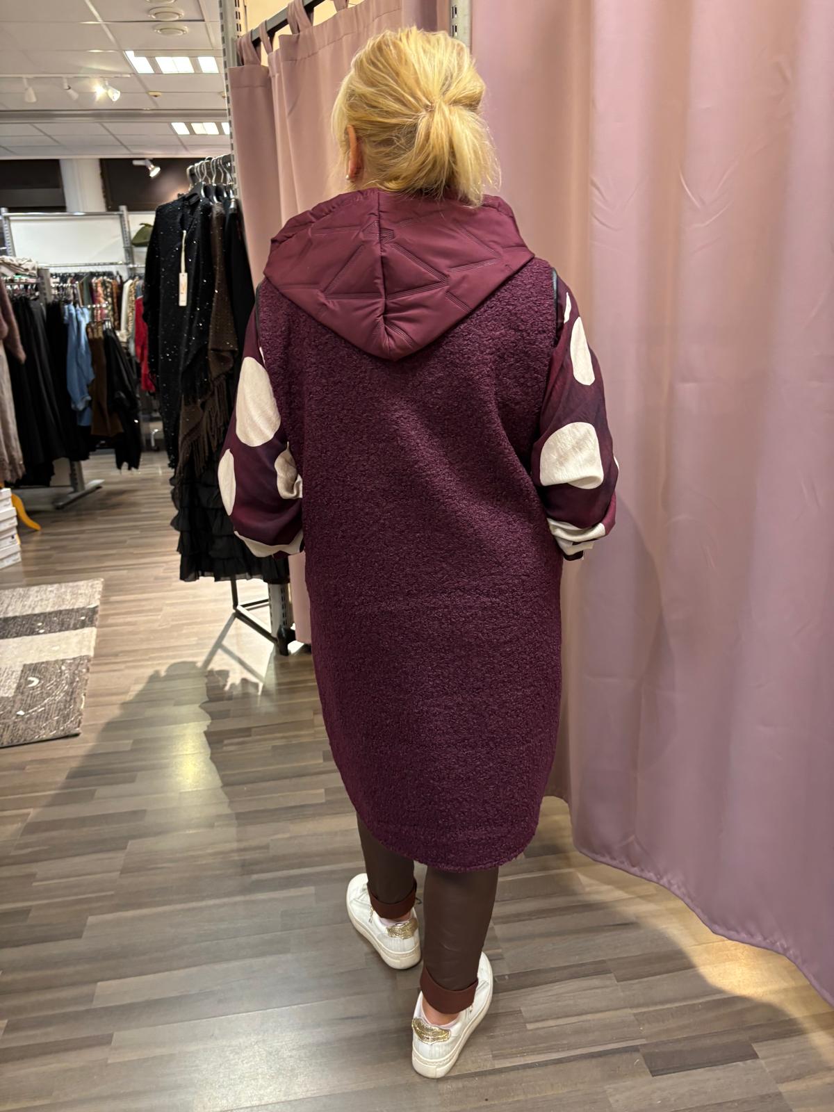 Kevyt tikkiliivi viini