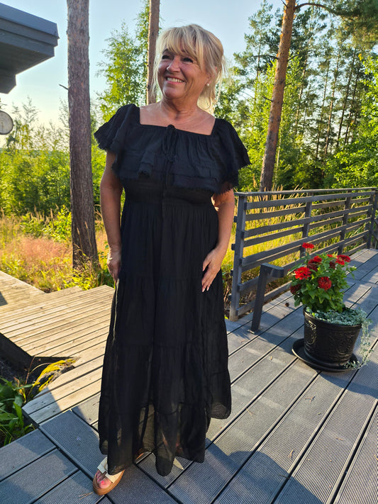 Puuvillamekko röyhelökaulus musta