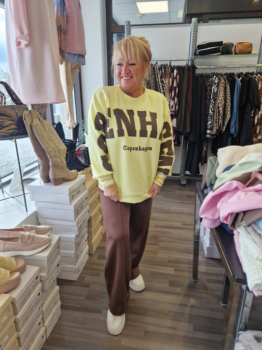 Collegepusero Copenhagen keltainen