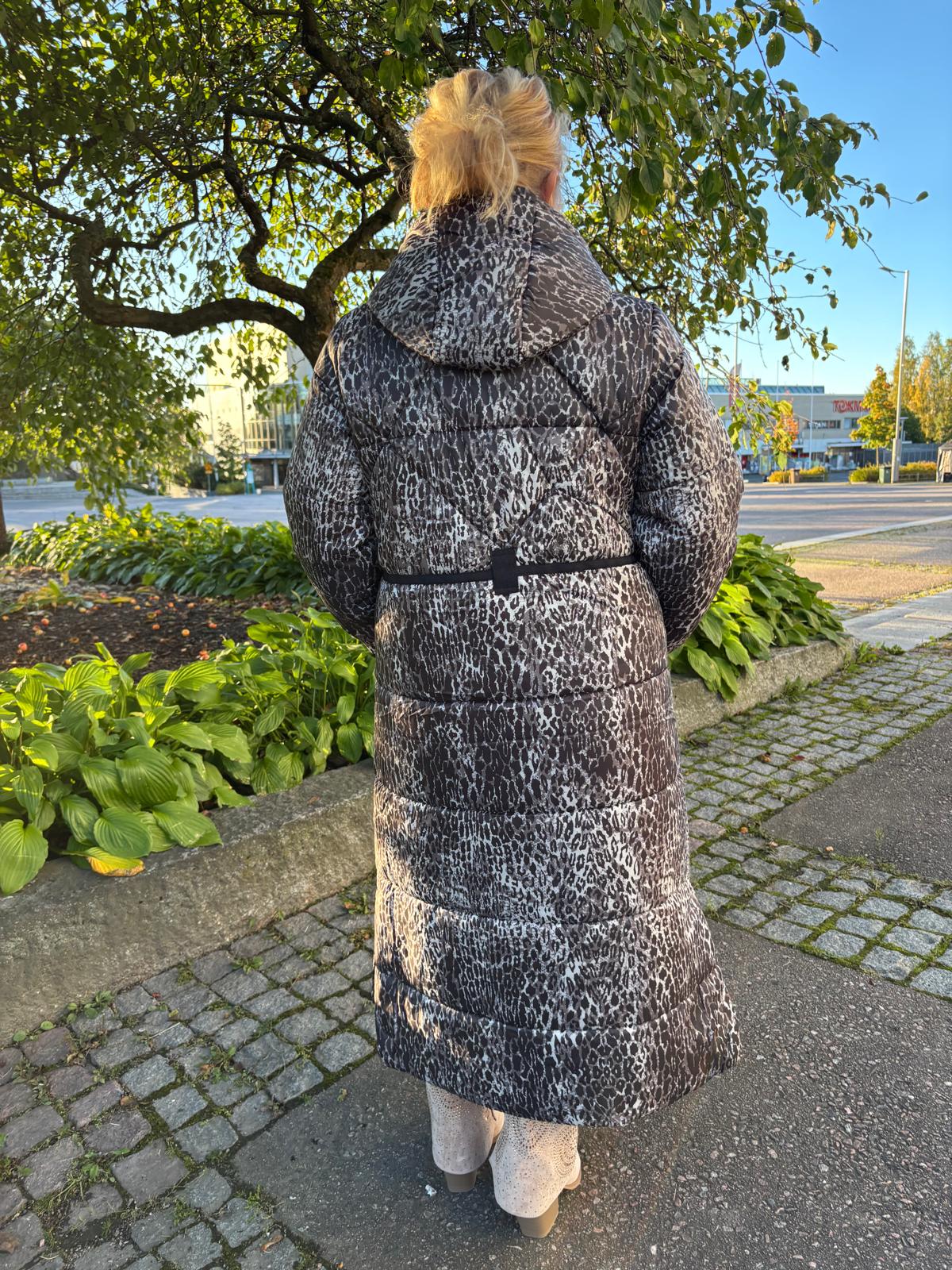 Pitkä toppis kissakuosi