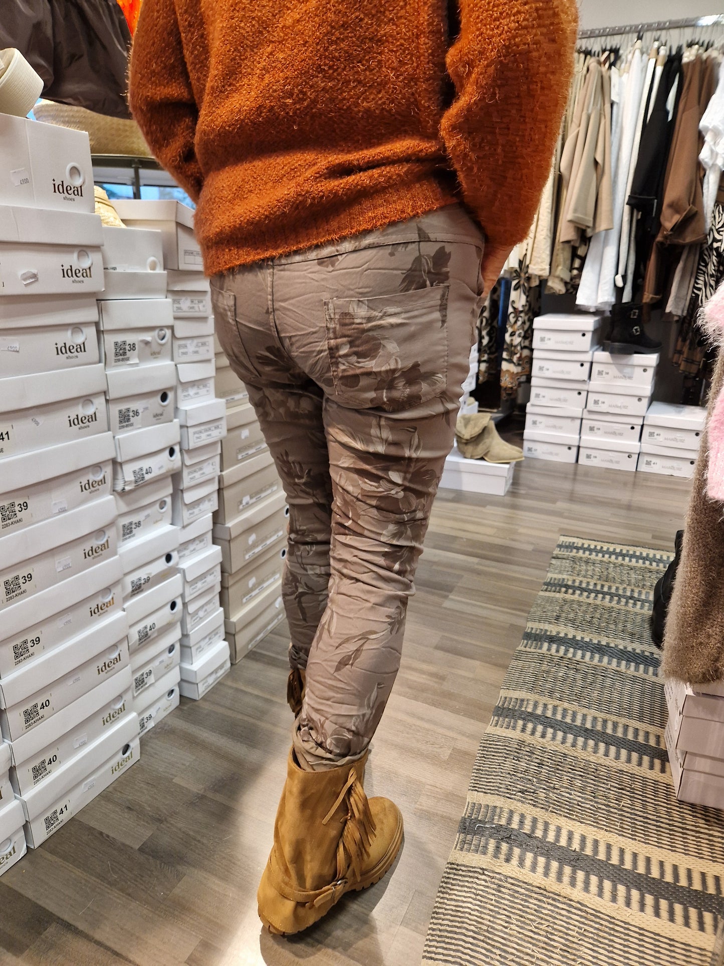 Strech housut beessi kukka