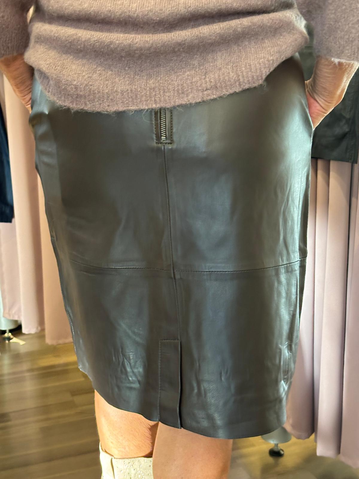 Nahkahame tumma ruskea