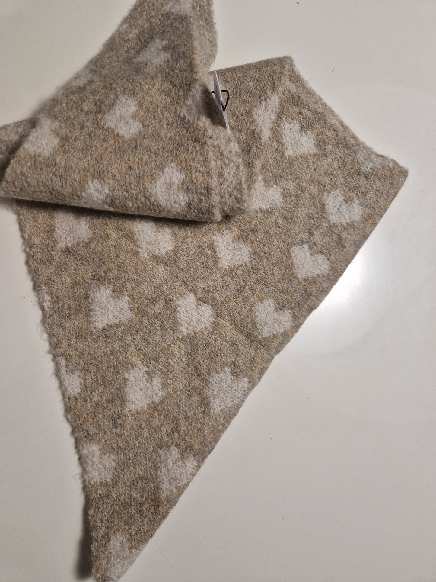 Pikkuhuivi sydän kolmionmallinen