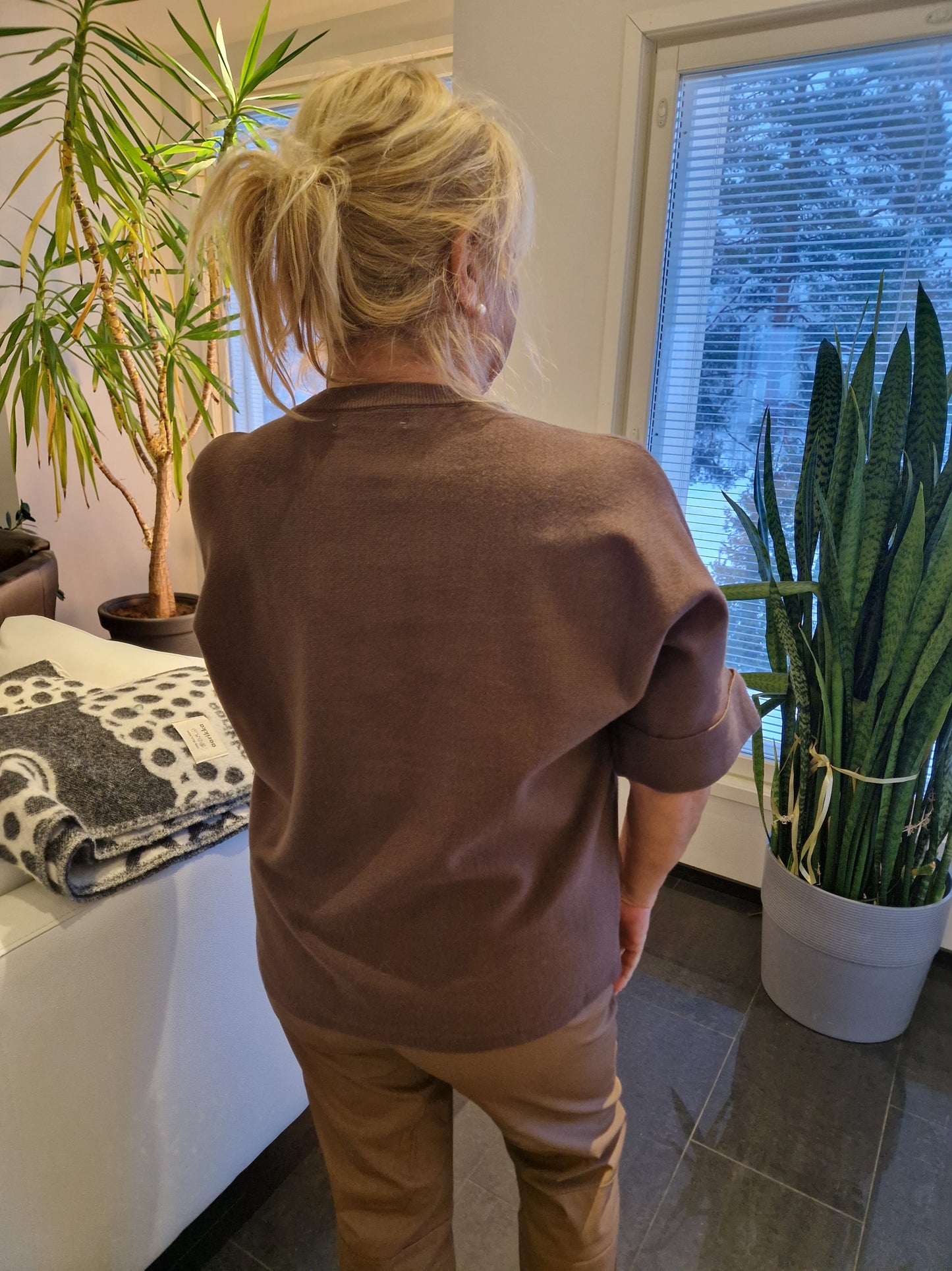 Viskoosineule ruskea