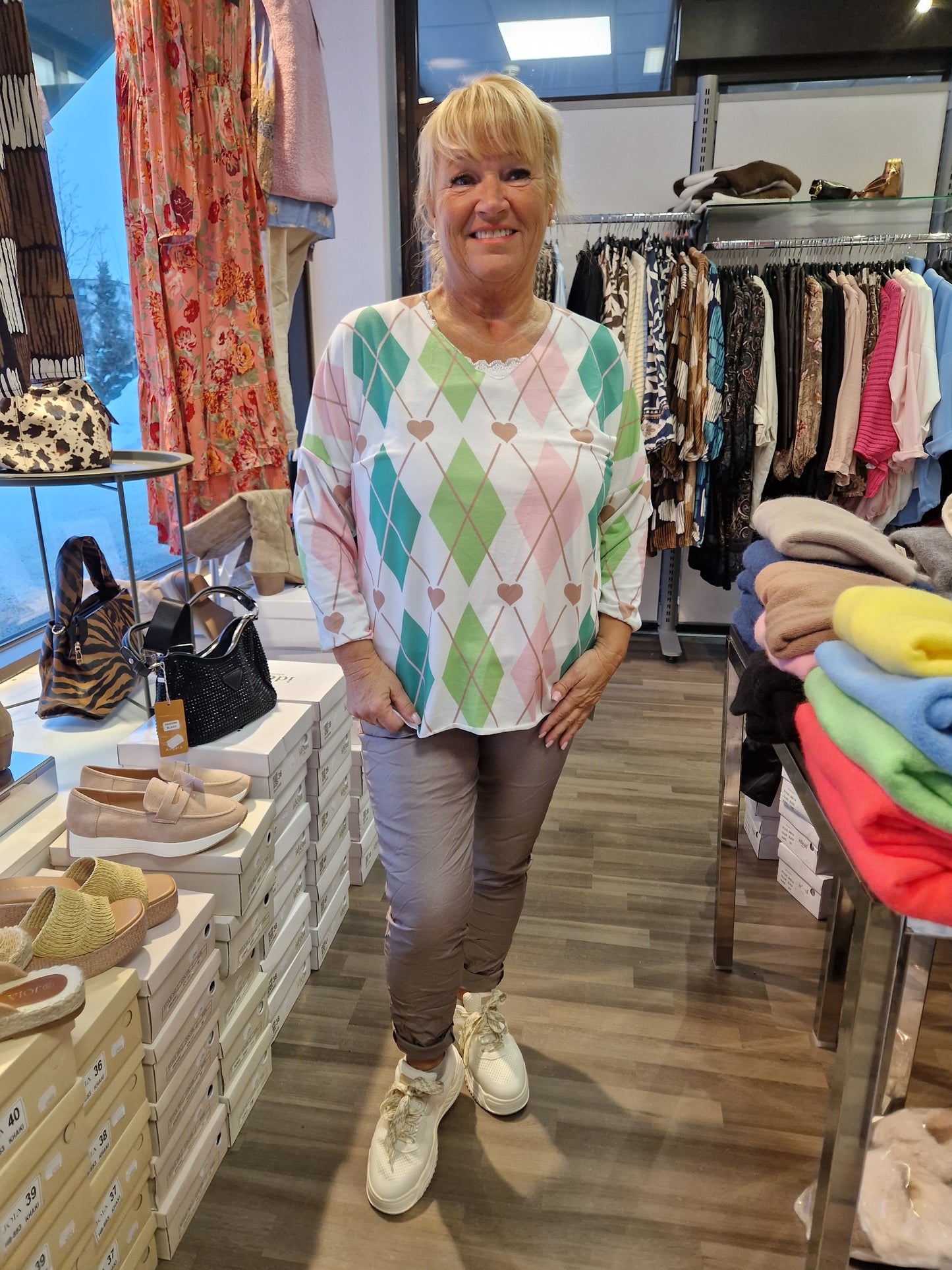 Keväinen ruutupusero vihreä